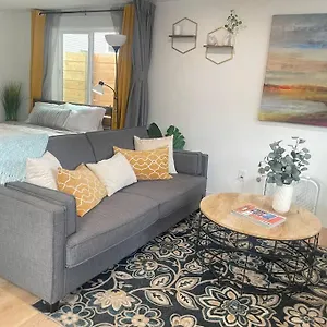 New Private Tiny Near Greenlake/lightrail/i-5 Seattle
