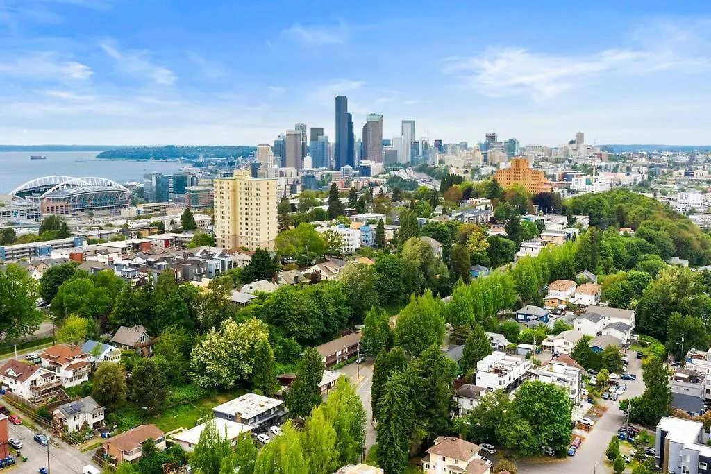 Hillside In Seattle - Updated And Well Appointed. 0*,  United States