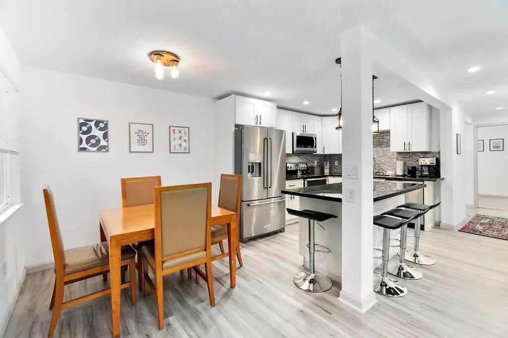 Apartment Hillside In Seattle - Updated And Well Appointed. United States